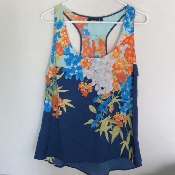 Beautiful floral top by Apt 9. Size Large  NWOT - Picture 1 of 5